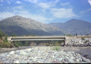 0060a MAIPO, nasedáme u mostu Pte El Toyo.jpg